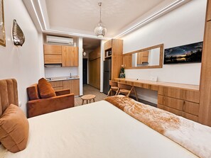 Desk, iron/ironing board, free WiFi, bed sheets - Pool View Studio with Wi-fi, Smart TV, 3 pools & beach access (Hurghada)