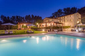 Pool - Elevate Your Escape: Discover Timeless Charm in a Majestic Retreat Amid Lucca and Florence (Pieve a Nievole)