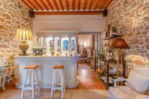 Bar (on property) - Elevate Your Escape: Discover Timeless Charm in a Majestic Retreat Amid Lucca and Florence (Pieve a Nievole)