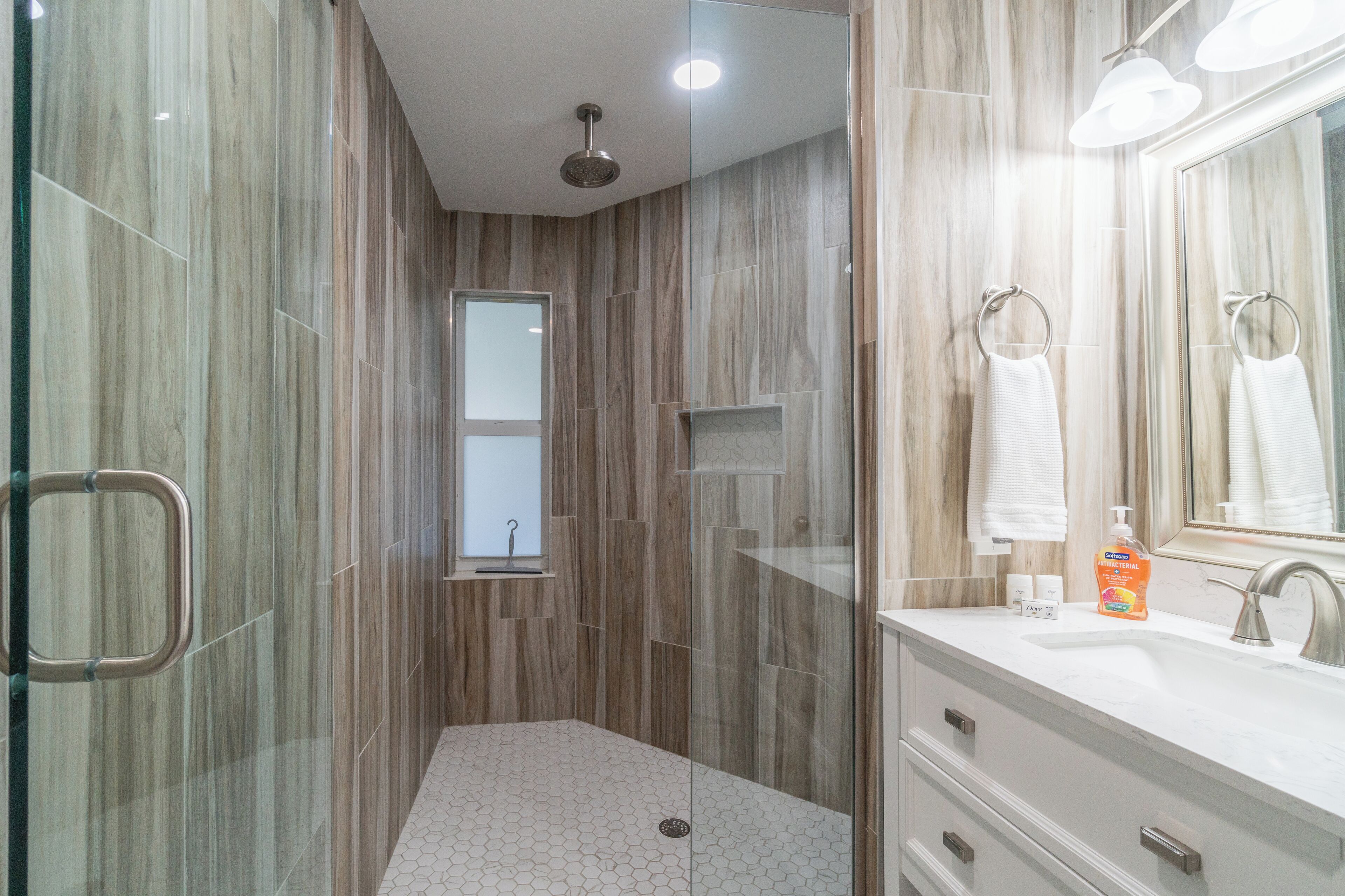 Shower, hair dryer, towels