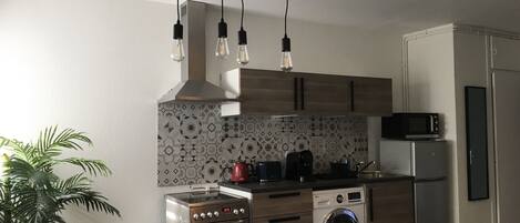 Réfrigérateur, four, plaque de cuisson