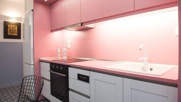 Four, plaque de cuisson, cafetiĂšre/bouilloire, grille-pain