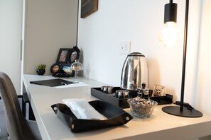 Deluxe Room | Hypo-allergenic bedding, down comforters, Select Comfort beds, minibar - Villa Tosati (Monza)
