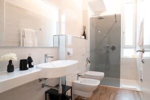 Deluxe-Zimmer | Badezimmer