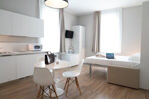 Comfort Room | Hypo-allergenic bedding, down comforters, Select Comfort beds, minibar - Villa Tosati (Monza)