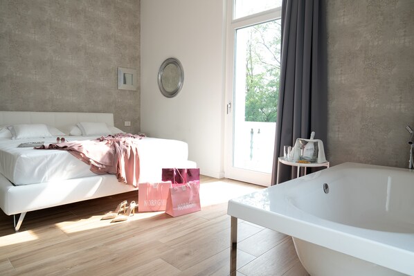 Luxury Room | Hypo-allergenic bedding, down comforters, Select Comfort beds, minibar - Villa Tosati (Monza)