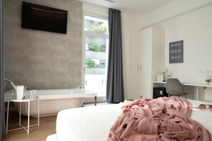 Luxury Room | Hypo-allergenic bedding, down comforters, Select Comfort beds, minibar - Villa Tosati (Monza)