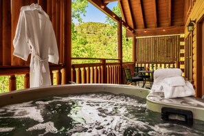 Outdoor spa tub - Honeymoon Cabin with Heated Indoor Pool, Hot Tub, Arcade, Bbq (Sevierville)