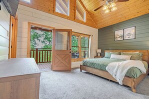1 bedroom, iron/ironing board, travel cot, free WiFi - Honeymoon Cabin with Heated Indoor Pool, Hot Tub, Arcade, Bbq (Sevierville)