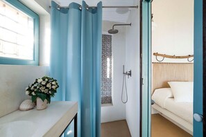 2 Schlafzimmer, Schreibtisch, Bügeleisen/Bügelbrett, Reisekinderbett