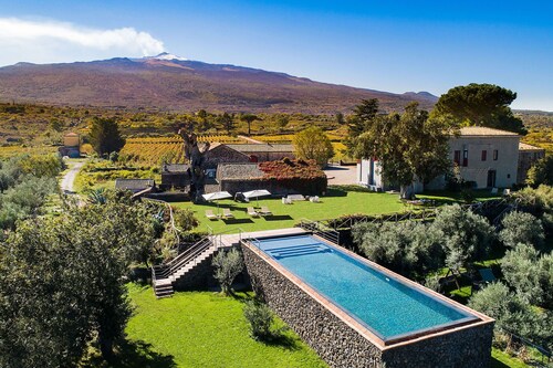 Wonderful private villa for 8 guests with WIFI, A/C, private pool, TV, terrace and panoramic view