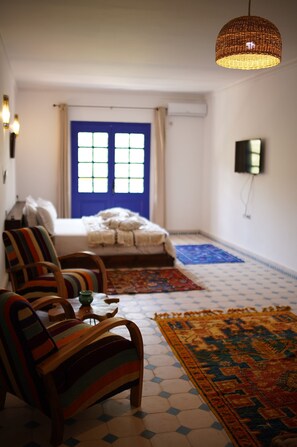 Phòng đôi truyền thống | Trang trí khác biệt, trang bị nội thất với thiết kế riêng biệt 