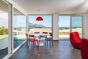 Dining - Stunning private villa for 8 guests with private pool, WIFI, A/C, TV, terrace and panoramic view (Castellammare Del Golfo)