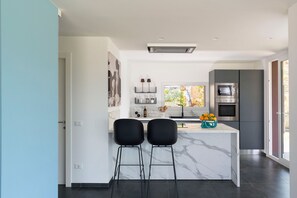 Fridge, microwave, oven, stovetop - Stunning private villa for 8 guests with private pool, WIFI, A/C, TV, terrace and panoramic view (Castellammare Del Golfo)