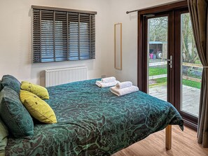2 bedrooms, free WiFi, bed sheets - 2 bedroom accommodation in Little Witley, near Worcester (Little Witley, near Worcester)