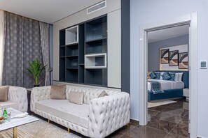 Business Suite, 1 King Bed | Premium bedding, in-room safe, desk, laptop workspace - Fasq Hôtel Nouakchott (Nouakchott)