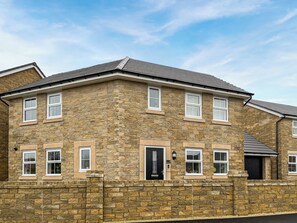 Exterior - 3 bedroom accommodation in Buxton (Buxton)