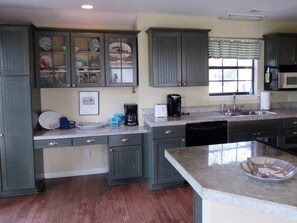 Wasserkocher mit Kaffee-/Teezubehör