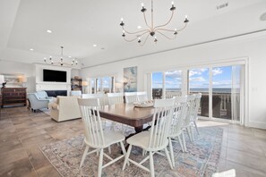 Dining - Oceanfront, perfect mid-island location, golf cart included - 717 Winter Trout (Fripp Island)