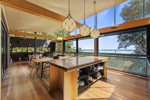 Kawakawa House - Piha Holiday Home