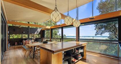 Kawakawa House - Piha Holiday Home