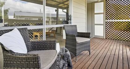 Green Grove - Carterton Holiday Home