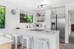 Een koelkast, een vaatwasser, een broodrooster