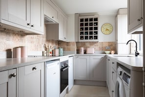 Microwave, dishwasher, coffee/tea maker, toaster