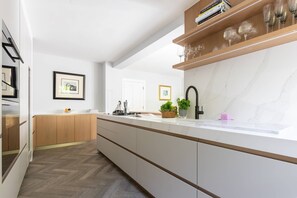 Kühlschrank, Mikrowelle, Geschirrspüler