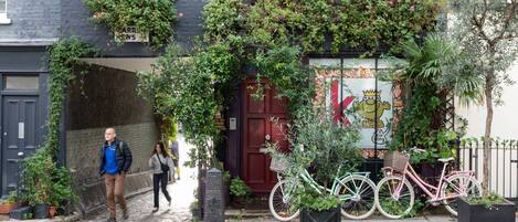 المنشأة من الخارج