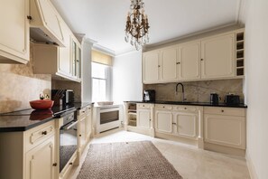 Kühlschrank, Mikrowelle, Geschirrspüler