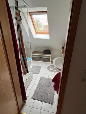 Doccia, asciugacapelli, bidet