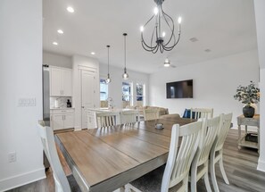 Dining - Miramar Retreat *Hot Tub* Beaches-Dining-Shopping-LongTerm Discount (Miramar)