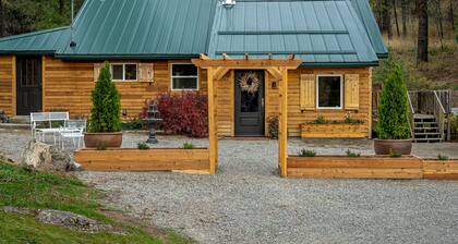A unique couples retreat nestled at the base of Rathdrum Mountain. Outdoor Sauna