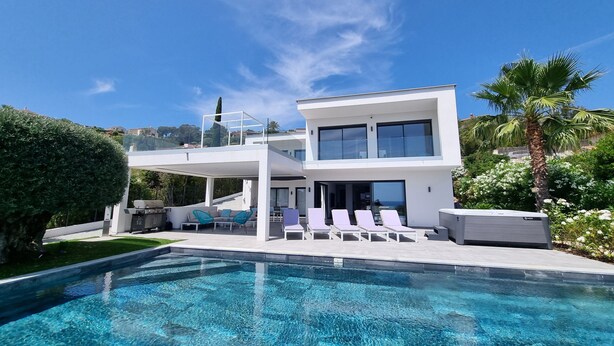 A modern two-story house with a swimming pool, outdoor seating, and a view of the sea. - Cap malouins  - Four Bedroom Villa, Sleeps 8 (Roquebrune-sur-Argens)