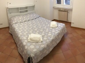 2 bedrooms, desk, iron/ironing board, travel crib - Sweety Rome House (Roma)