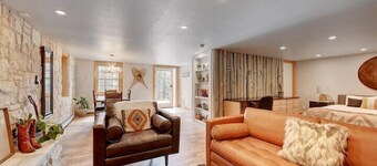 Luxury Mountain Retreat near the lake & downtown!