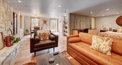 Luxury Mountain Retreat near the lake & downtown!