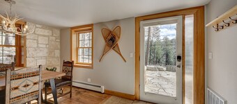 Luxury Mountain Retreat near the lake & downtown!