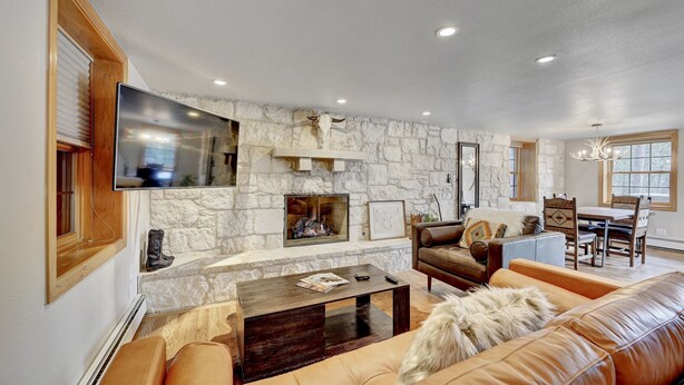 Unclassified image, 1 of 11, button - Luxury Mountain Retreat near the lake & downtown! (Evergreen)