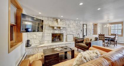 Luxury Mountain Retreat near the lake & downtown!