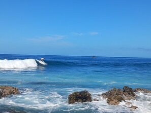 Plage, chaises longues, serviettes de plage