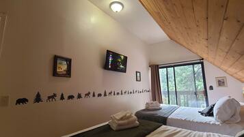 2 bedrooms, desk, iron/ironing board, travel crib