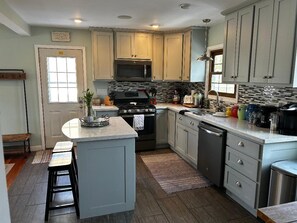 冰箱、微波炉、烤箱、炉灶