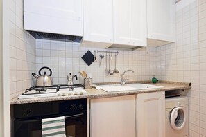 Fridge, oven, stovetop, electric kettle - LUXURY HOME TRASTEVERE (Roma)