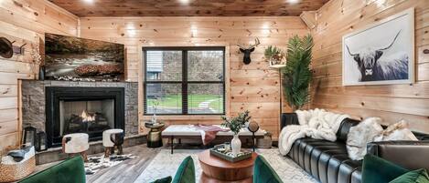 TV connectée, cheminée, jeux vidéo, baby-foot