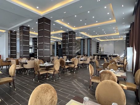 Restaurant. GRAND SWISS HOTEL