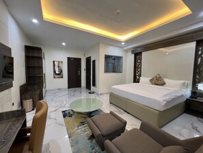 Pillow-top beds, in-room safe, individually decorated - GRAND SWISS HOTEL (Nneogidi)