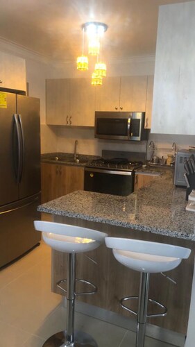 Chic Apt with Pool near Nightlife & Supermarkets