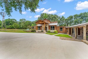 Exterior - Rustic Farm Houses with pool  in 15 acre bliss ranch (Cleveland)